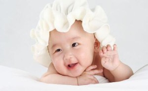 新生儿大便绿色是怎么回事？导致宝宝拉绿屎的原因是什么