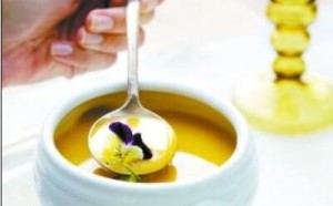 产后该如何正确催奶？催奶别只靠吃，进补要有节制