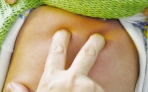 不打针不吃药 推拿按摩治孩子的咳嗽(图解)