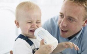 宝宝厌奶期怎么办？如何帮助婴幼儿顺利度过厌奶期