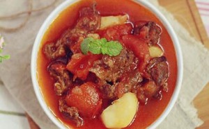 宝宝最爱吃的营养美味食谱: 番茄牛腩的做法