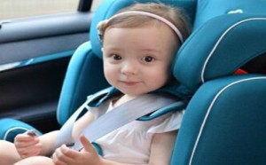 4岁前婴幼儿坐车应面朝车尾而坐