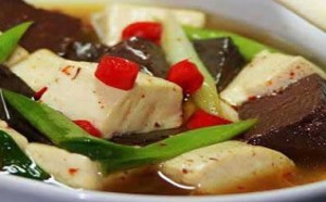 怀孕8个月营养美味食谱：鸭血豆腐汤+海带瘦肉汤