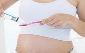 孕妇能用含药物性的牙膏吗?