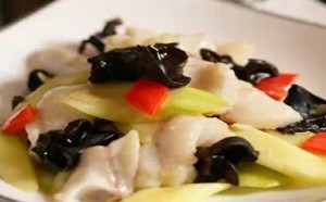 三岁宝宝营养食谱:木耳翠玉瓜爆鱼球 三岁宝宝营养食谱:木耳翠玉瓜爆鱼球