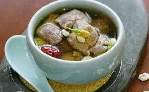 三岁宝宝营养食谱:瓦罐川贝牛肉汤 三岁宝宝营养食谱:瓦罐川贝牛肉汤