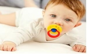 婴儿吸空奶嘴对身体有害吗？