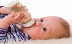 冬季气候干燥宝宝喝奶易上火 巧用的预防妙招