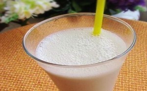 1岁以上的宝宝食谱：香蕉奶昔