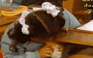 上课偷吃面包，不经意想起当年的自己