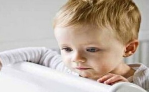 造成儿童多动症的原因及治疗方法