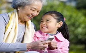 把孩子交给父母带 我们怎么样才放心