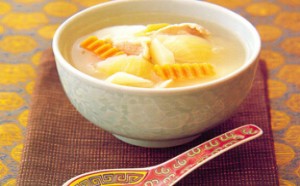 营养美味食谱:酸菜笋片汤和菱角排骨汤 营养美味食谱:酸菜笋片汤和菱角排骨汤