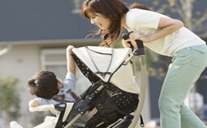 怎样给宝宝挑选安全的手推车