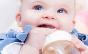 为了宝宝的安全 建议塑料奶瓶3个月就要换