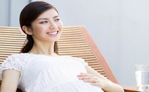 轻松享受孕期 怀孕准妈妈夏日游泳全攻略 轻松享受孕期 怀孕准妈妈夏日游泳全攻略