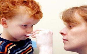 捏着鼻子给孩子灌药有哪些弊端