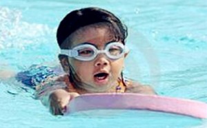专家提醒：4岁以下的儿童不适合学习游泳