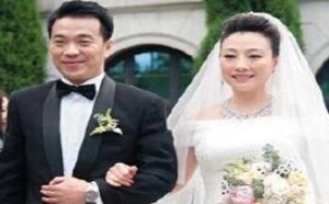 甄嬛传中端妃娘娘李宜娟大婚 穿白纱气质优雅温婉