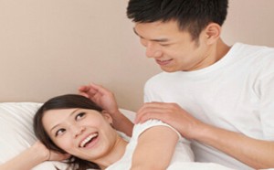 怀孕准妈妈别戴隐形眼镜 伤己又伤胎 怀孕准妈妈别戴隐形眼镜 伤己又伤胎