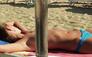 终于看见美女风骚图片了,可惜被柱子挡住啦 终于看见美女风骚图片了,可惜被柱子挡住啦