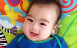 林志颖晒出双胞胎儿子 网友称像活脱脱的小小志