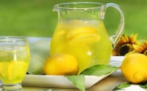 怀孕可以喝柠檬片泡水吗？柠檬对孕妇的功效