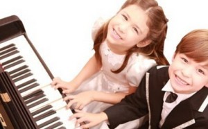培养孩子学钢琴