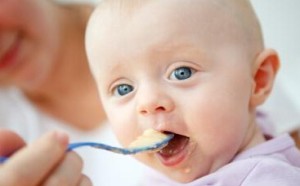 宝宝喂养：婴幼儿辅食该如何逐渐增加