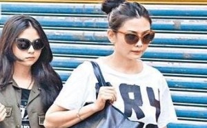 邱淑贞和女儿酷似姐妹 孩子的长相几分靠遗传因素 邱淑贞和女儿酷似姐妹 孩子的长相几分靠遗传因素