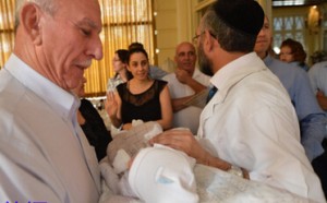 割礼图片大全:男婴割小JJ 割礼图片大全:男婴割小JJ