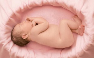 宝宝黄疸高怎么办？如何护理和治疗新生儿黄疸的宝宝