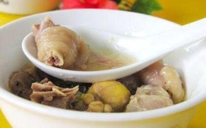 儿童健康营养食谱:田七炖鸡 健脾补肾有助骨骼生长 儿童健康营养食谱:田七炖鸡 健脾补肾有助骨骼生长