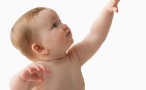 孩子长期和妈妈睡易性早熟？什么时候和孩子分床睡最合适