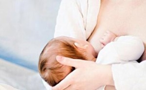 如何给新生的宝宝安排吃奶时间