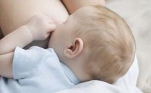 宝宝喜欢摸胸是好色吗？家长该如何正确引导