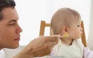 孩子吃饭总喜欢看电视或玩玩具怎么办? 孩子吃饭总喜欢看电视或玩玩具怎么办?