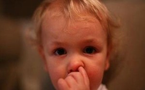 小儿经常挖鼻孔怎么办?会造成哪些不良后果 小儿经常挖鼻孔怎么办?会造成哪些不良后果