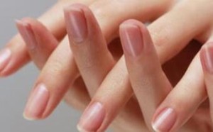 半月痕与生育能力有关 指甲半月痕透露男女生育能力信息 半月痕与生育能力有关 指甲半月痕透露男女生育能力信息