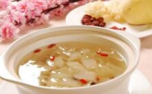 银耳红枣汤不适合哪些人群食用 银耳红枣汤不适合哪些人群食用