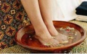 用艾叶泡脚有什么好处呢？