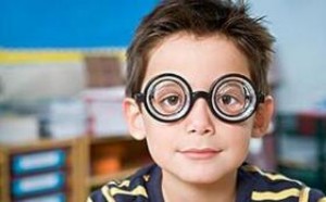 怎么判断是否高度近视？高度近视危险后果