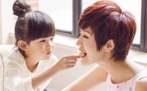 娱乐圈明星亲子写真照谁最萌,哪张最能打动你？