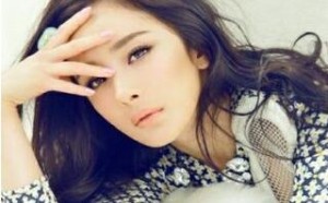 当红女星素颜照出浴 身材热辣惊艳夺目