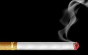 二手烟对孩子的危害大，为了你和家人的健康请远离香烟！