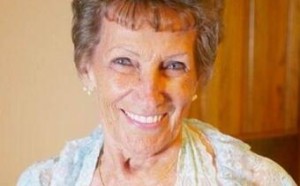 80岁老奶奶雪莉沉迷于性爱 为满足性欲当AV女优床战千名男子