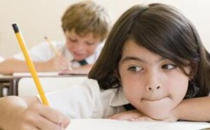 孩子成绩总是上提不去怎么办？或许是孩子习惯的问题