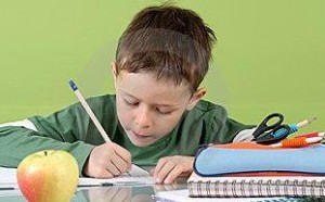 孩子写作业需要家长陪吗，如何正确的陪伴孩子做作业？