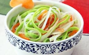 宝宝们最爱的解毒防春燥的营养食谱:菠菜胡萝卜土豆鸡蛋饼(三丝蛋饼) 宝宝们最爱的解毒防春燥的营养食谱:菠菜胡萝卜土豆鸡蛋饼(三丝蛋饼)