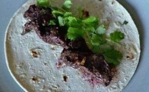 男子将老婆产后胎盘做成烤饼和奶昔将其吃光,你敢吃胎盘吗？